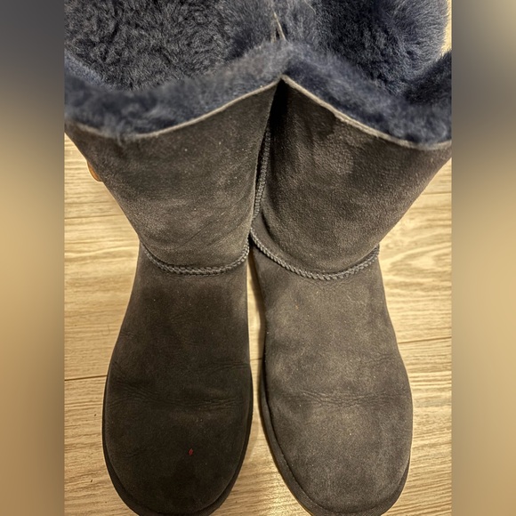 RARE* Navy blue Bailey button Uggs - - Picture 2 of 7
